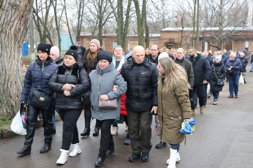 Нікополь сьогодні провів в останню путь Захисника: фото Нікополь сьогодні провів в останню путь Захисника: фото
