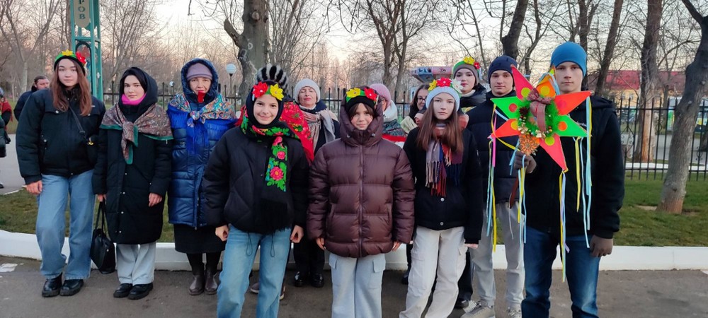 На Різдво у Покрові 25 грудня провели традиційну ходу з унікальними автентичними атрибутами (фото)