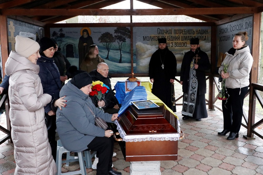 Нікополь сьогодні провів в останню путь Захисника: фото Нікополь сьогодні провів в останню путь Захисника: фото