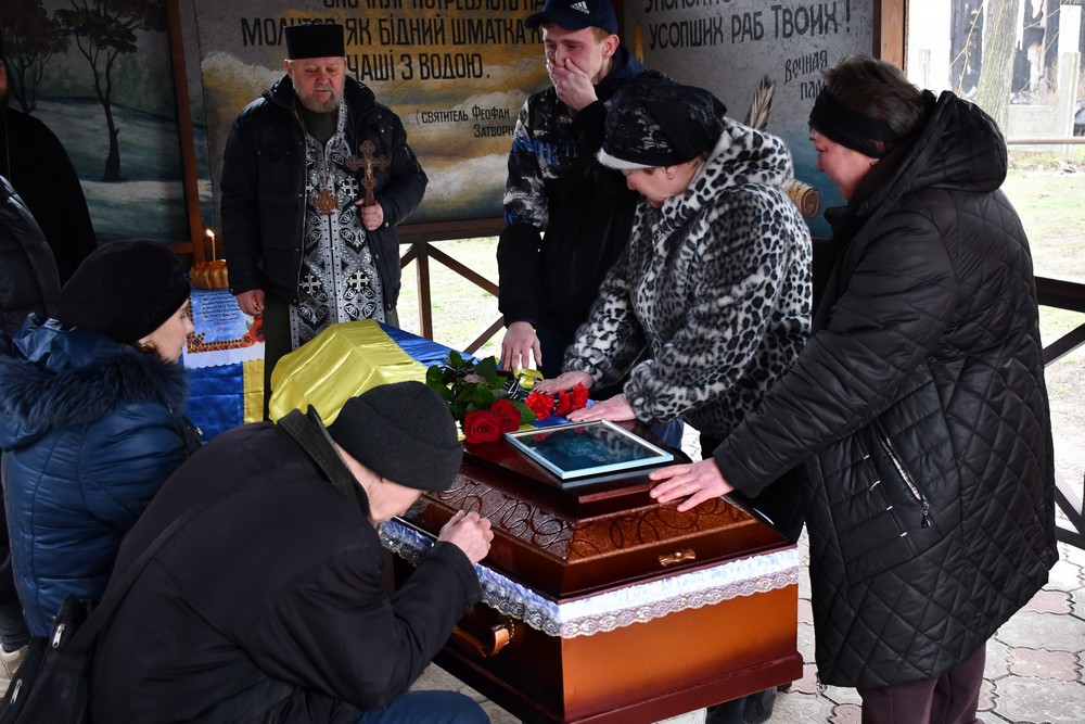 Був у батьків один, загинув під Гуляйполем… Нікополь сьогодні провів в останню путь Захисника (фото) Був у батьків один, загинув під Гуляйполем… Нікополь сьогодні провів в останню путь Захисника (фото)