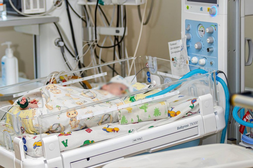 Найменший врятований пацієнт важив 700 грамів: як на Дніпропетровщині допомагають вижити недоношеним немовлятам (фото)