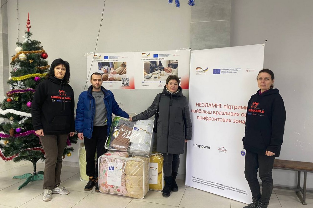 На Нікопольщині 433 родинам роздали набори зимової постільної білизни: можна отримати й іншу допомогу (фото) На Нікопольщині 433 родинам роздали набори зимової постільної білизни: можна отримати й іншу допомогу (фото)
