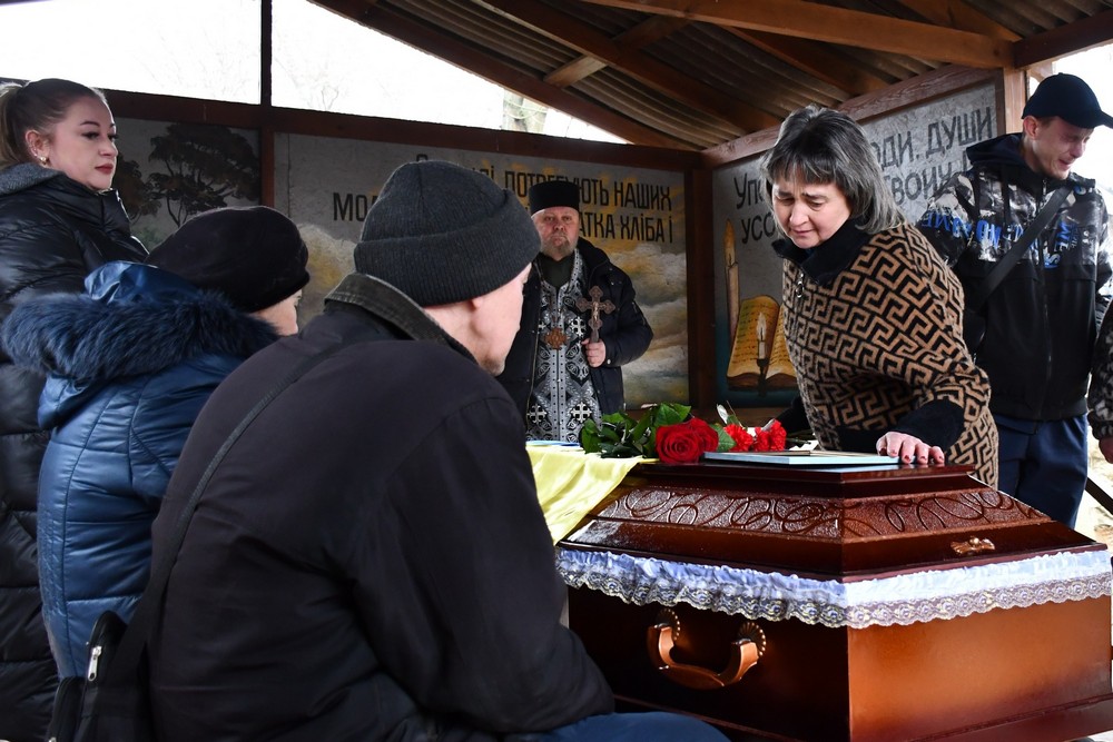 Був у батьків один, загинув під Гуляйполем… Нікополь сьогодні провів в останню путь Захисника (фото) Був у батьків один, загинув під Гуляйполем… Нікополь сьогодні провів в останню путь Захисника (фото)