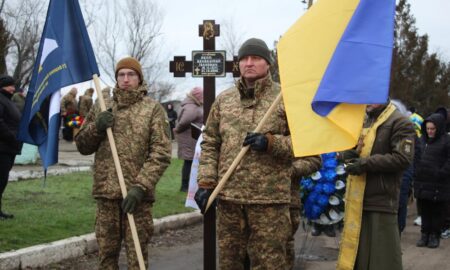 Був людиною честі і мужності: на Нікопольщині сьогодні провели в останню путь Захисника (фото)
