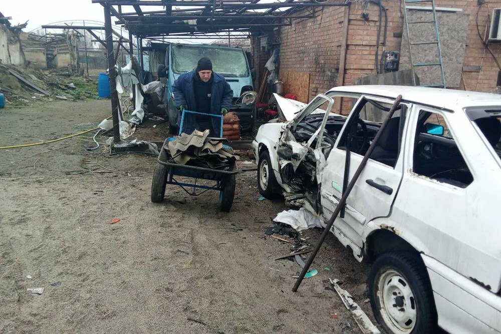 У Нікополі усувають наслідки обстрілів, встановлюють габіони, прибирали сніг, обрізають гілки та зносять аварійні дерева: про роботу комунальників на цьому тижні (фото) У Нікополі усувають наслідки обстрілів, встановлюють габіони, прибирали сніг, обрізають гілки та зносять аварійні дерева: про роботу комунальників на цьому тижні (фото)