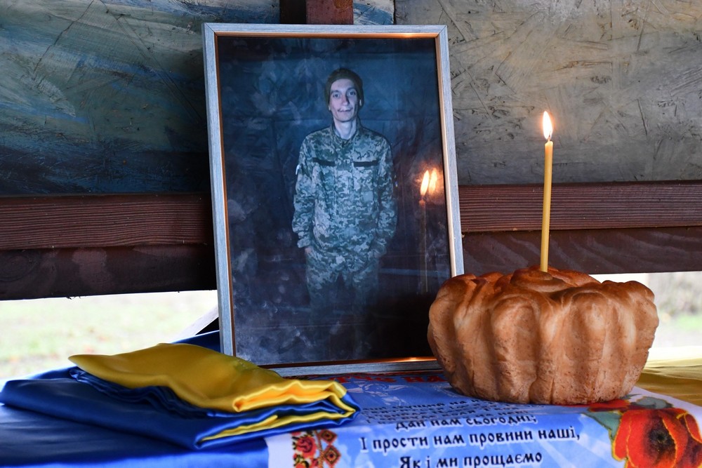 Нікополь сьогодні провів в останню путь Захисника. Він був зовсім молодим… Нікополь сьогодні провів в останню путь Захисника. Він був зовсім молодим…