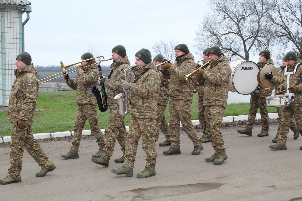 На Нікопольщині сьогодні провели в останню путь Захисника: фото