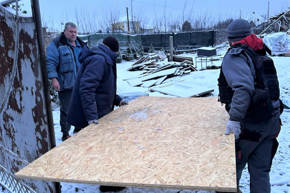 У Нікополі усувають наслідки обстрілів, встановлюють габіони, прибирали сніг, обрізають гілки та зносять аварійні дерева: про роботу комунальників на цьому тижні (фото) У Нікополі усувають наслідки обстрілів, встановлюють габіони, прибирали сніг, обрізають гілки та зносять аварійні дерева: про роботу комунальників на цьому тижні (фото)