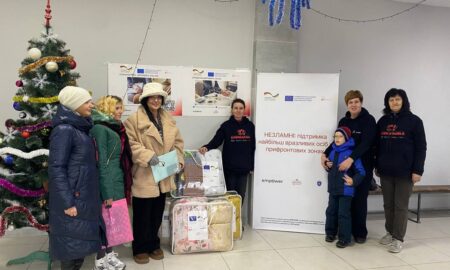 На Нікопольщині 433 родинам роздали набори зимової постільної білизни: можна отримати й іншу допомогу (фото)