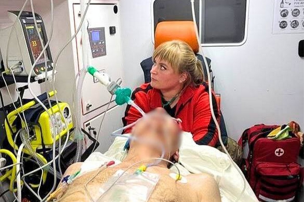 Над автівкою з пораненим висів дрон, а потім вдарив по ще одному авто: як медики Нікополя рятували людей під час ворожого «сафарі»