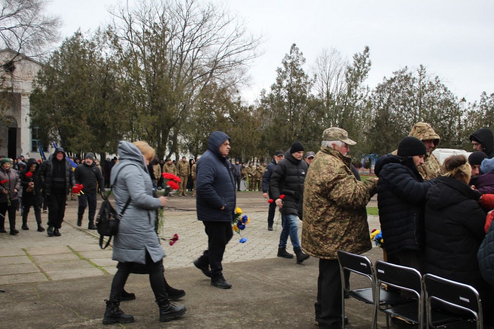 На Нікопольщині сьогодні провели в останню путь Захисника: фото