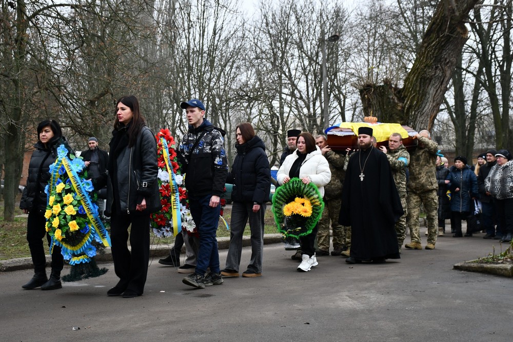 Був у батьків один, загинув під Гуляйполем… Нікополь сьогодні провів в останню путь Захисника (фото) Був у батьків один, загинув під Гуляйполем… Нікополь сьогодні провів в останню путь Захисника (фото)