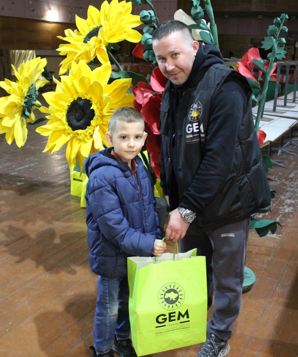 У Мозолевській громаді розпочато видачу новорічних подарунків дітям деяких категорій (фото)