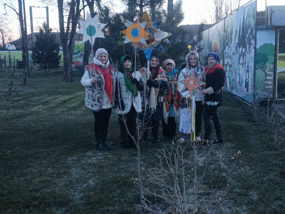 На Різдво у Покрові 25 грудня провели традиційну ходу з унікальними автентичними атрибутами (фото)