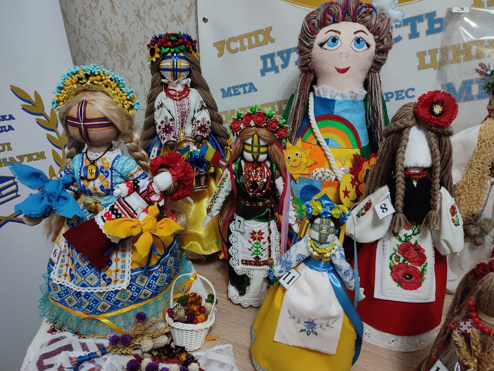 Ляльки миру у Нікополі: відбувся І етап обласного конкурсу (фото)