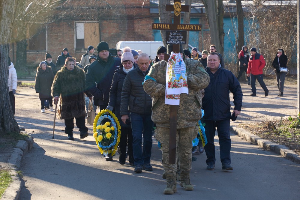  у Нікополі сьогодні провели в останню путь Захисника