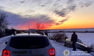 На Дніпропетровщині поліція допомагає водіям у складних погодних умовах (фото)