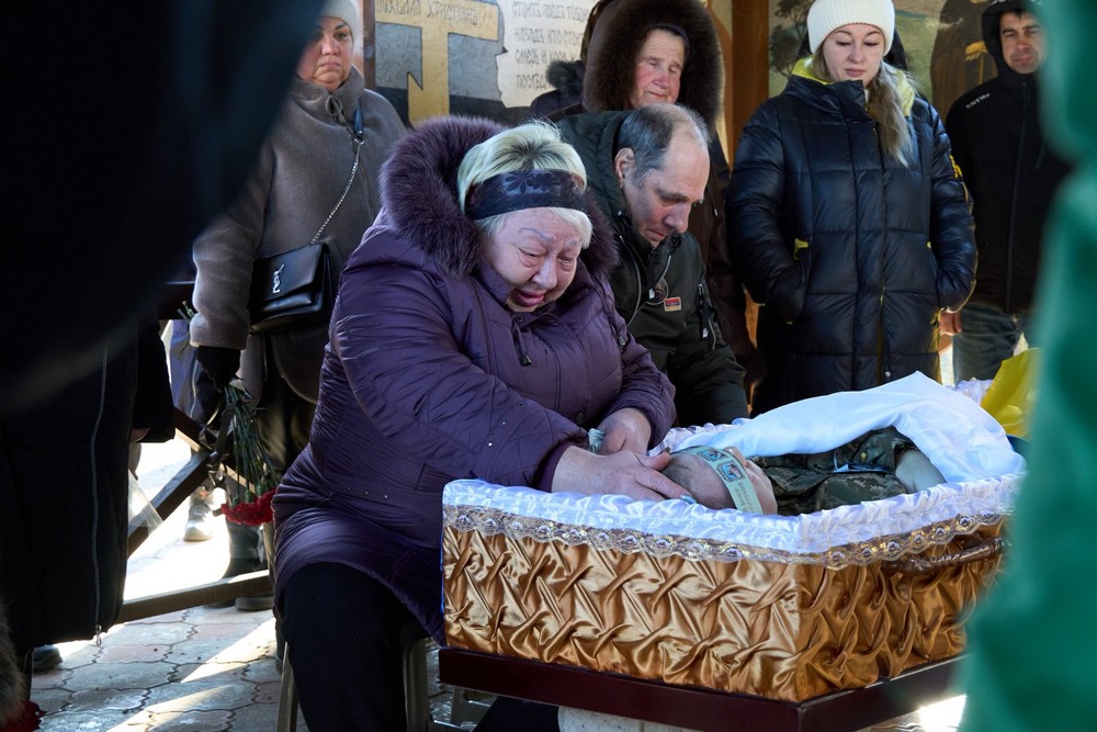  у Нікополі сьогодні провели в останню путь Захисника