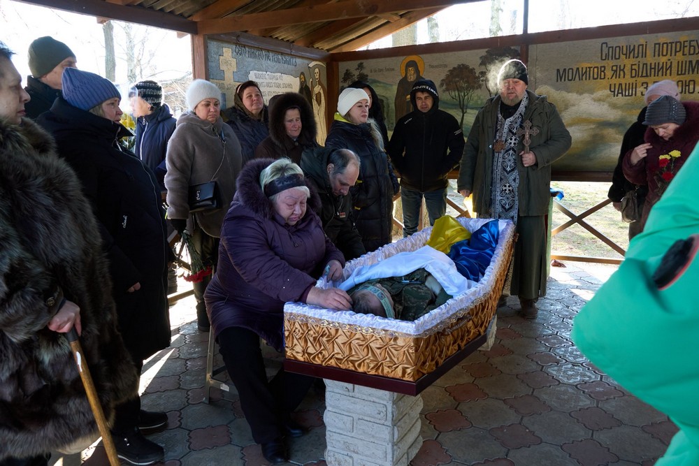  у Нікополі сьогодні провели в останню путь Захисника