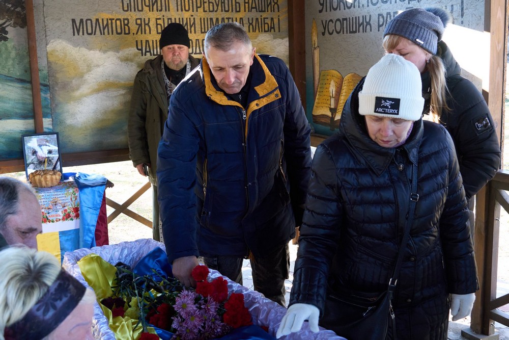  у Нікополі сьогодні провели в останню путь Захисника