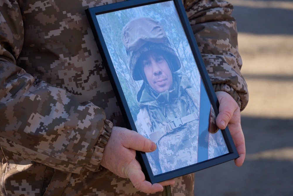  у Нікополі сьогодні провели в останню путь Захисника