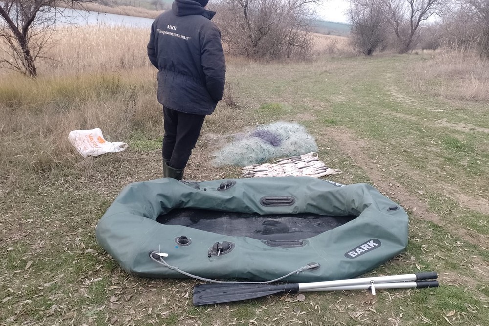 Різке похолодання та пориви холодного вітру зі снігом відлякали більшість рибалок, але не всіх. Біля Нікополя сьогодні затримали бракон’єра…