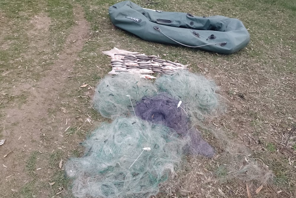 Різке похолодання та пориви холодного вітру зі снігом відлякали більшість рибалок, але не всіх. Біля Нікополя сьогодні затримали бракон’єра…