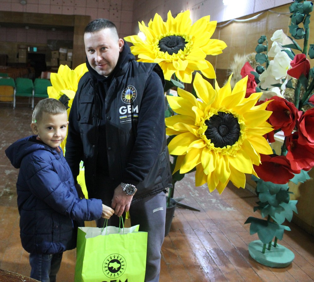 У Мозолевській громаді розпочато видачу новорічних подарунків дітям деяких категорій (фото)