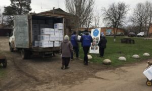 Гуманітарна допомога у Мирівській громаді: мешканці отримали набори для швидкого утеплення дерев’яних вікон