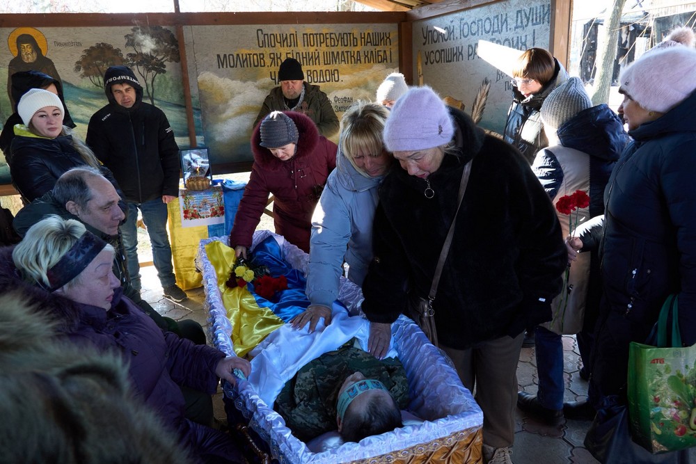  у Нікополі сьогодні провели в останню путь Захисника