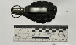 Погрожував гранатою касиру і продавчині: на Дніпропетровщині затримали 39-річного хулігана