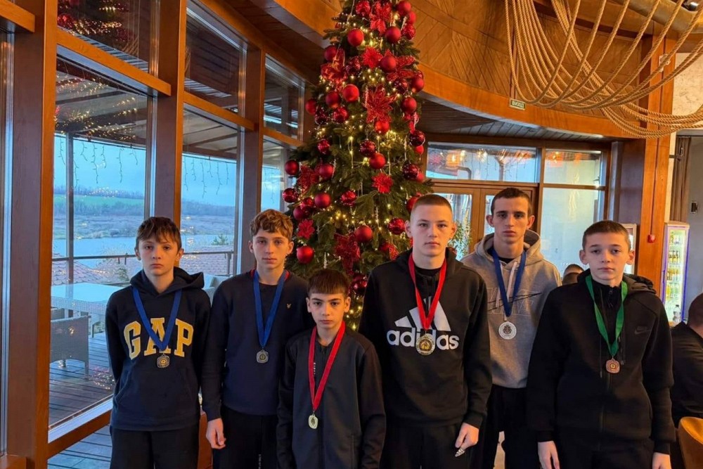 Юні бійці з Покрова вибороли 6 медалей на Чемпіонаті України з Муай Тай – серед них дві золоті 1 Юні бійці з Покрова вибороли 6 медалей на Чемпіонаті України з Муай Тай – серед них дві золоті