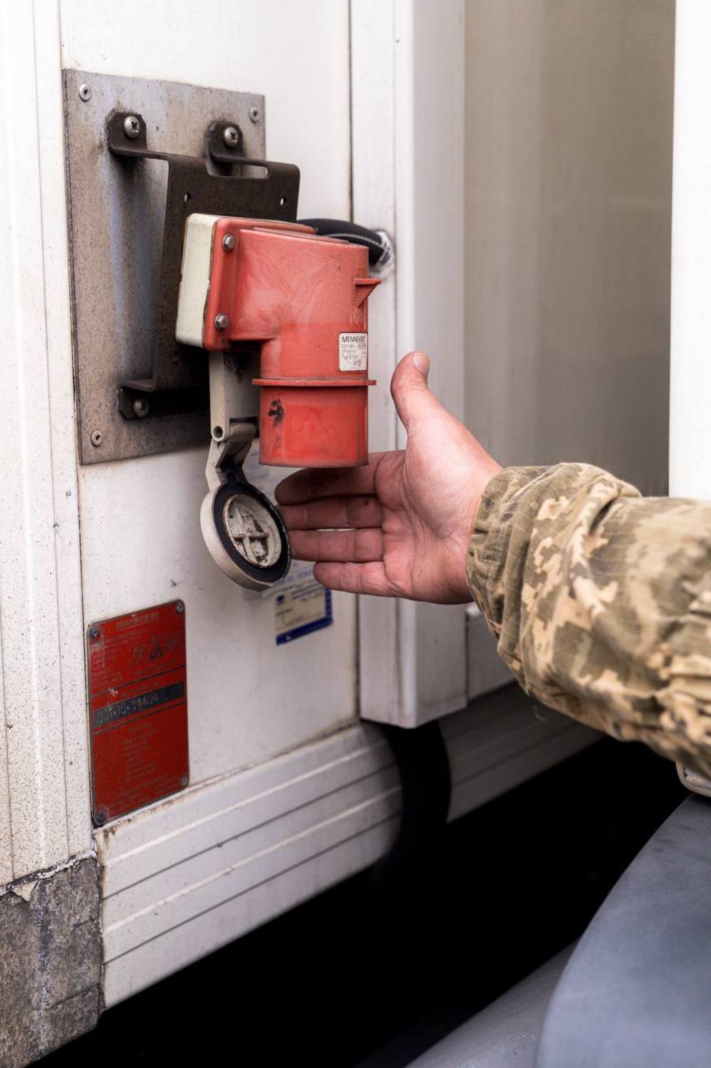 Благодійний центр з Нікопольщини передав рефрижератор DAF військовим (фото) 9 Благодійний центр з Нікопольщини передав рефрижератор DAF військовим (фото) 9