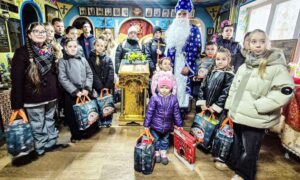 Діти незламного Нікополя отримали 100 подарунків від благодійників 4