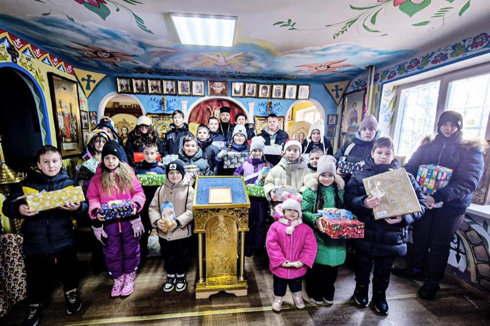 Діти прифронтового Нікополя отримали різдвяні подарунки від благодійників (фото) 1 Діти прифронтового Нікополя отримали різдвяні подарунки від благодійників (фото)