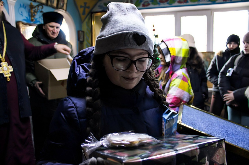 Діти прифронтового Нікополя отримали різдвяні подарунки від благодійників (фото) 3 Діти прифронтового Нікополя отримали різдвяні подарунки від благодійників (фото) 3