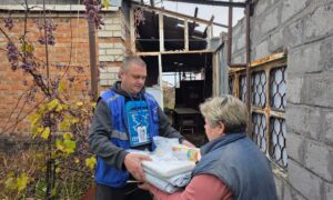 Допомагають жителям Нікополя і району 10