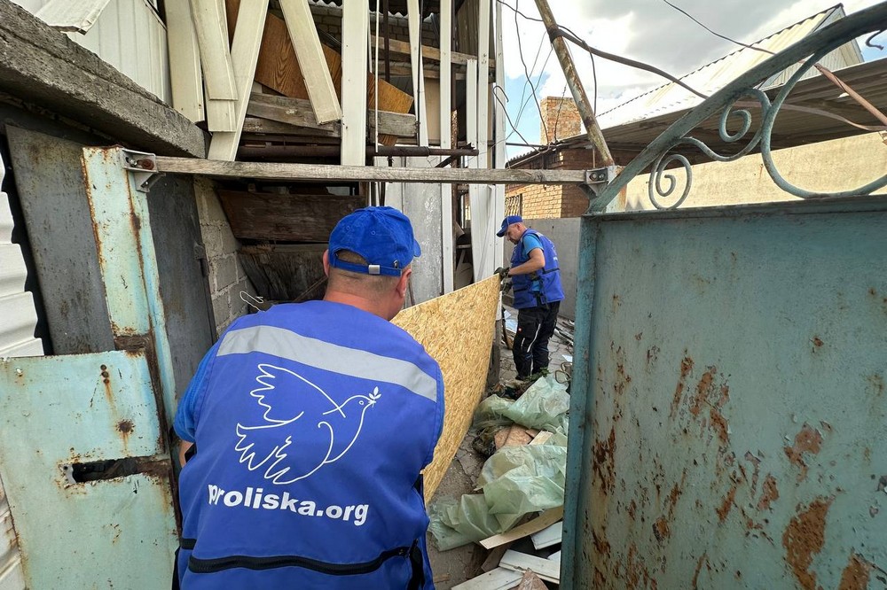 Допомагають жителям Нікополя і району 2 Допомагають жителям Нікополя і району 2