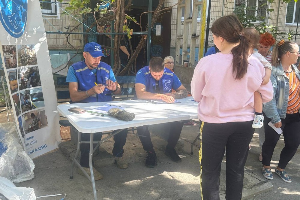 Допомагають жителям Нікополя і району 6 Допомагають жителям Нікополя і району 6
