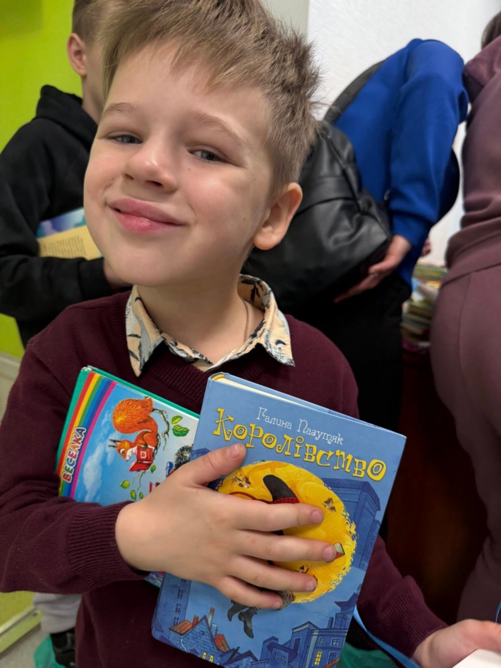 Дитяча лікарня Нікополя отримала майже 500 книжок від благодійників 4 Дитяча лікарня Нікополя отримала майже 500 книжок від благодійників 4