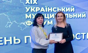  Міський голова Нікополя отримав відзнаку за оперативне відновлення будинків після обстрілів