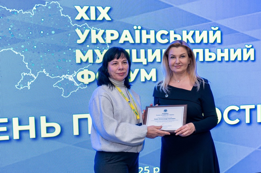  Міський голова Нікополя отримав відзнаку за оперативне відновлення будинків після обстрілів