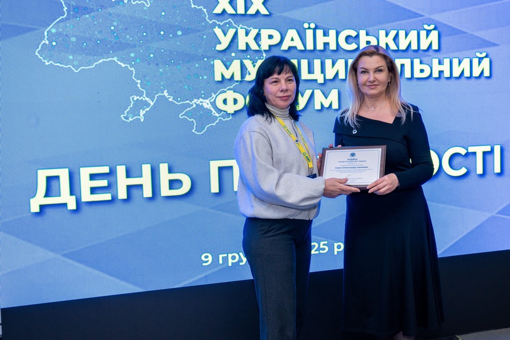  Міський голова Нікополя отримав відзнаку за оперативне відновлення будинків після обстрілів 2