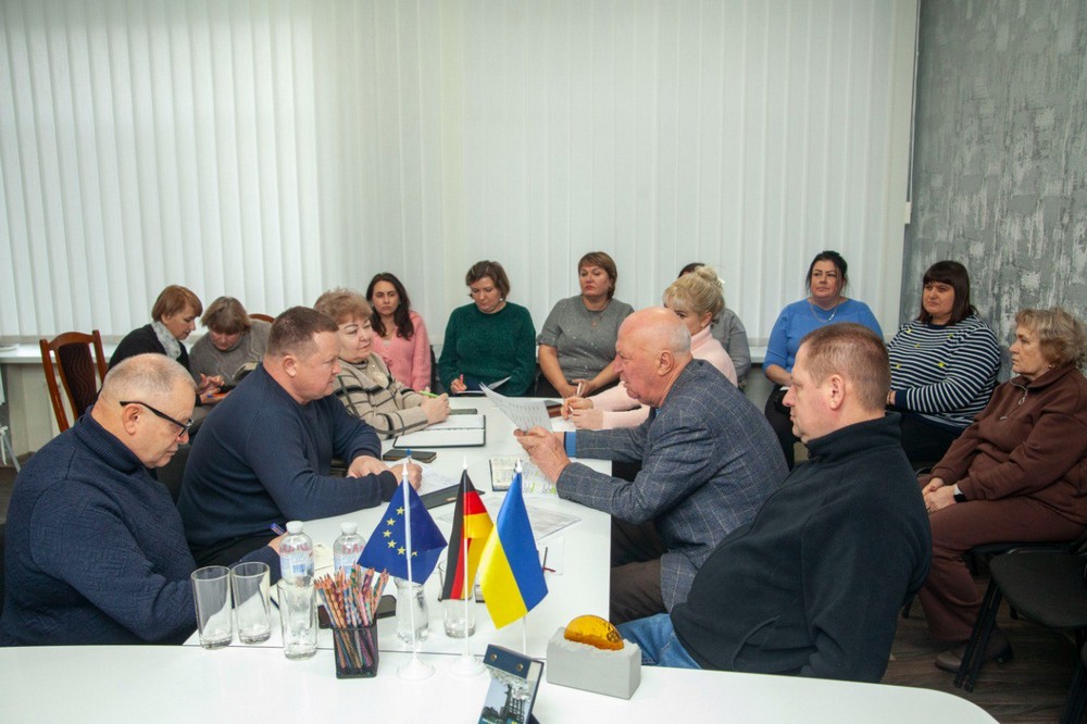 Начальник Нікопольської РВА провів виїзну нараду у двох громадах району 3 Начальник Нікопольської РВА провів виїзну нараду у двох громадах району 3