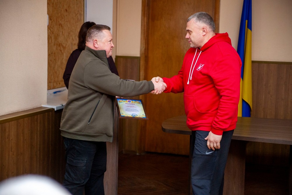 Начальник Нікопольської РВА вручив подяки волонтерам Нікопольщини