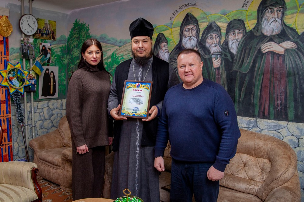 Начальник Нікопольської РВА вручив подяки волонтерам Нікопольщини 3