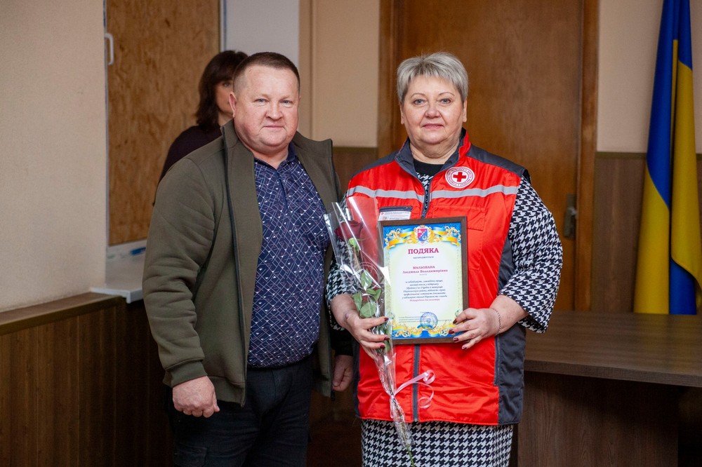 Начальник Нікопольської РВА вручив подяки волонтерам Нікопольщини 5