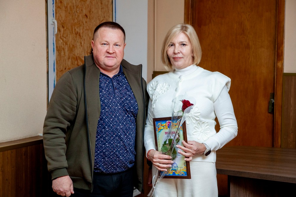 Начальник Нікопольської РВА вручив подяки волонтерам Нікопольщини 6