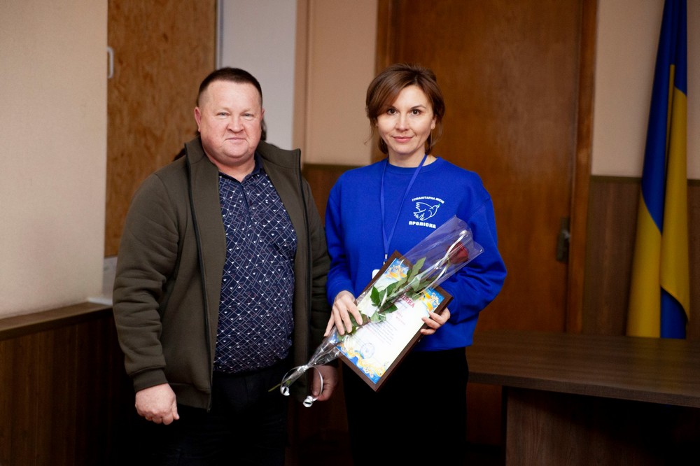 Начальник Нікопольської РВА вручив подяки волонтерам Нікопольщини 7