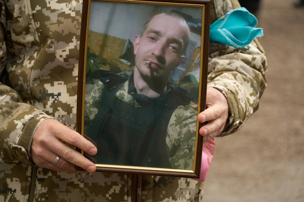 Нікополь сьогодні попрощався з Захисником 12